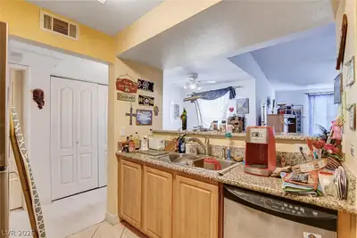 5055 West Hacienda Avenue 2004 Kitchen