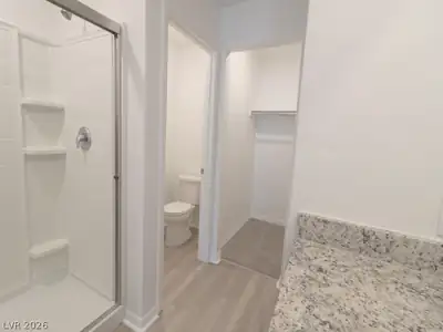 513 Abrazar Avenue, North Las Vegas, NV 89081 Primary Bathroom