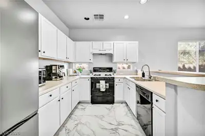 723 Emerald Idol Place, Henderson, NV 89011 Kitchen