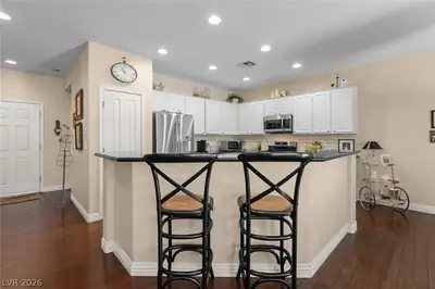 2568 Solera Sky Drive Kitchen