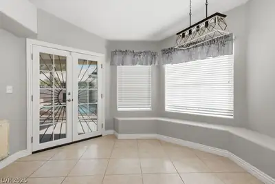 4465 North Campbell Road Dining Area