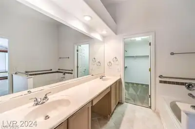 1921 Placid Ravine Street, Las Vegas, NV 89117 Primary Bathroom
