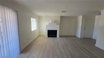 8600 CHARLESTON Boulevard 2124 Living Room