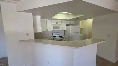 8600 CHARLESTON Boulevard 2124 Kitchen