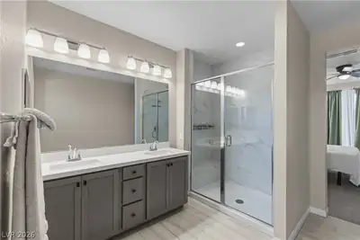 9452 Lunar Ray Street, Las Vegas, NV 89143 Primary Bathroom