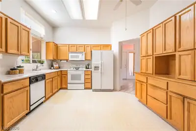 10300 Sawmill Avenue, Las Vegas, NV 89134 Kitchen