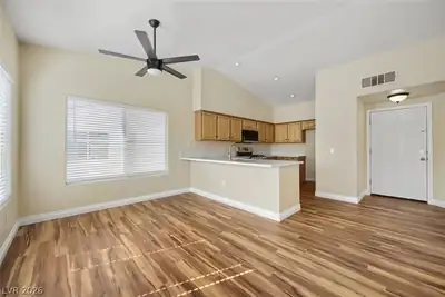 4941 Black Bear Road 202 Living Room