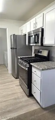 950 SEVEN HILLS Drive 523 Kitchen