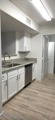 950 SEVEN HILLS Drive 523 Kitchen