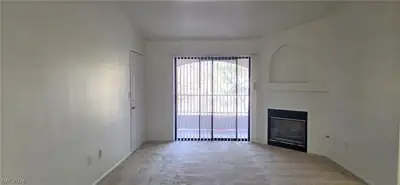 950 SEVEN HILLS Drive 523 Living Room