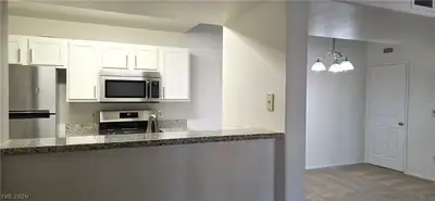 950 SEVEN HILLS Drive 523 Kitchen