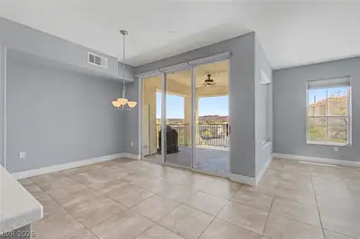 2555 Hampton Road 6308 Dining Area
