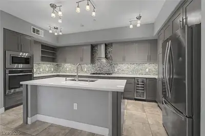2555 Hampton Road 6308 Kitchen