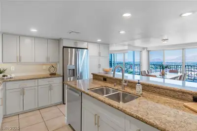 3111 Bel Air Drive 18B Kitchen