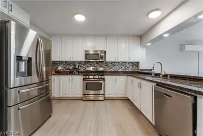 3992 Chinchilla Avenue, Las Vegas, NV 89121 Kitchen