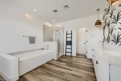 1074 Parkington Avenue, Henderson, NV 89012 Primary Bathroom