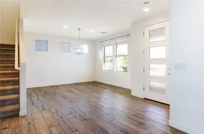 920 East Sunset Road Dining Area