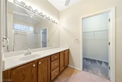 2200 King Mesa Drive Primary Bathroom