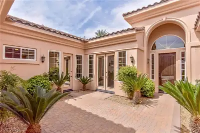 38 Caminito Amore, Henderson, NV 89011 Courtyard