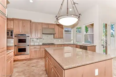 38 Caminito Amore, Henderson, NV 89011 Kitchen