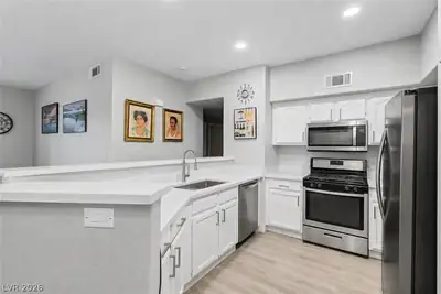 3400 Cabana Drive 1083 Kitchen