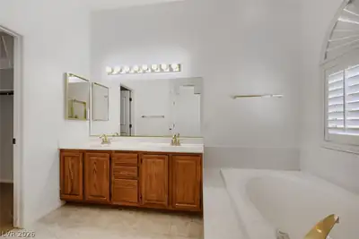 6224 Pride Lane, Las Vegas, NV 89103 Primary Bathroom