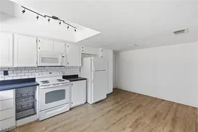 4622 Grand Drive 3 Kitchen