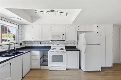 4622 Grand Drive 3 Kitchen