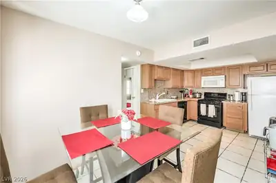 6633 Crosstimber Court, Las Vegas, NV 89108 Kitchen