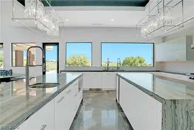 10 Ridge Blossom Road Kitchen