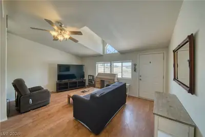 2931 Rio Rancho Drive 4 Living Room