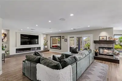 8986 Sidebrook Court Living Room