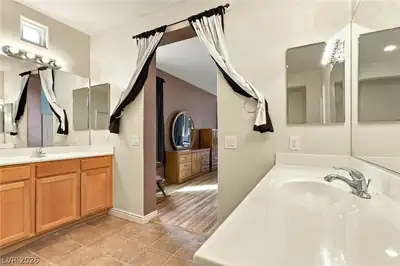 4713 Overlook Ranch Street, North Las Vegas, NV 89031 Primary Bathroom