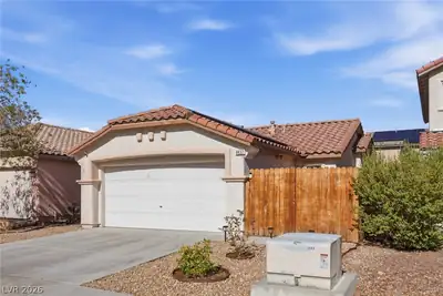 8432 Warthen Meadows Street, Las Vegas, NV 89131 Front of Structure