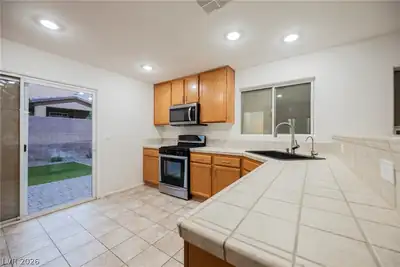 445 Royal Bridge Drive Kitchen