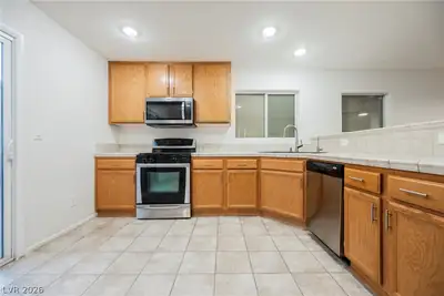 445 Royal Bridge Drive Kitchen