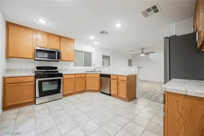 445 Royal Bridge Drive Kitchen