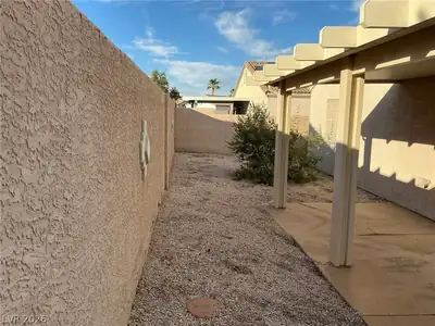 5115 Midnight Oil Drive Yard