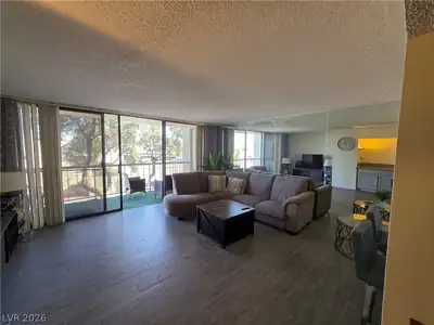 750 South Royal Crest Circle 313 Living Room