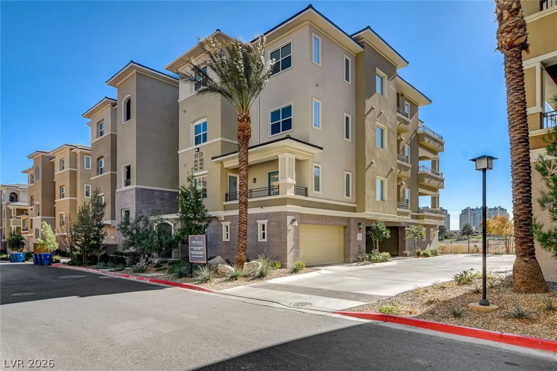 9133 Las Manaitas Avenue 302