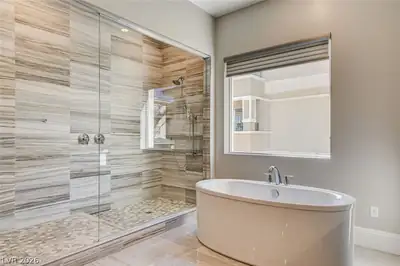 9133 Las Manaitas Avenue 302 Primary Bathroom