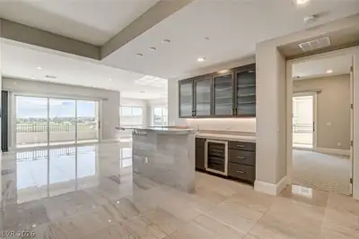 9133 Las Manaitas Avenue 302 Living Room