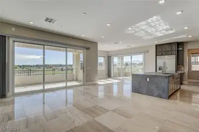 9133 Las Manaitas Avenue 302 Kitchen