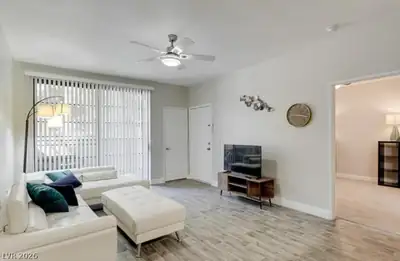 5138 South Jones Boulevard 108 Living Room
