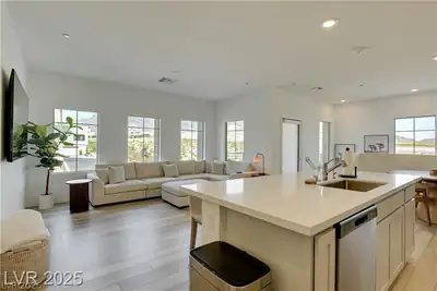600 North Carriage Hill Drive 2160 Kitchen