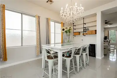 2632 Rainbow Glow Street Dining Area
