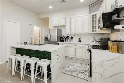 2632 Rainbow Glow Street Kitchen