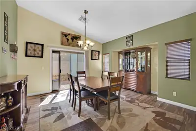 86 Harbor Coast Street Dining Area