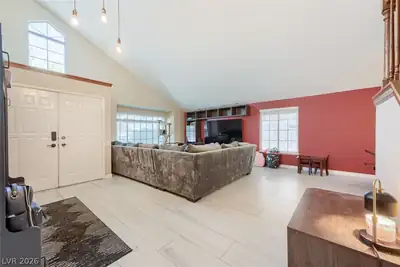 6413 Vicuna Drive, Las Vegas, NV 89146 Living Room