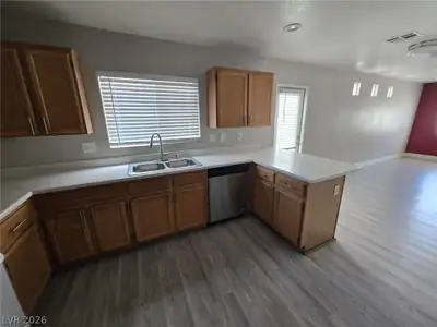 5270 PARADISE SKIES Avenue Kitchen